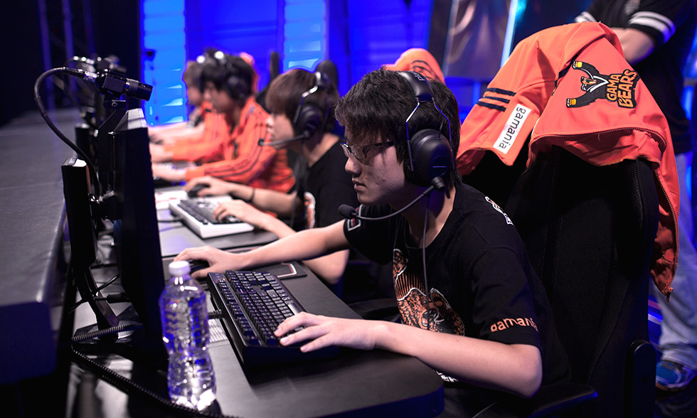 S15赛季英雄调整解析：李元芳增强、典韦技能优化、嬴政加强引领版本新格局